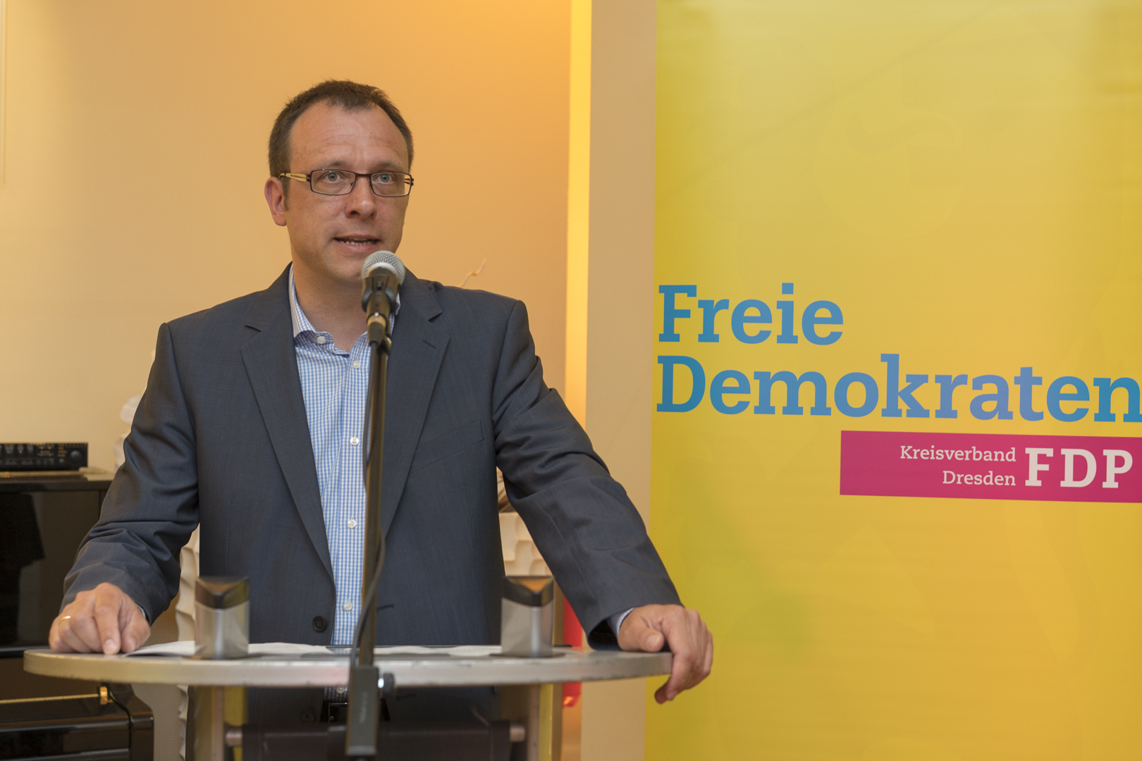 FDP-Kreisvorsitzender Holger Hase eröffnet das Liberale Maifest