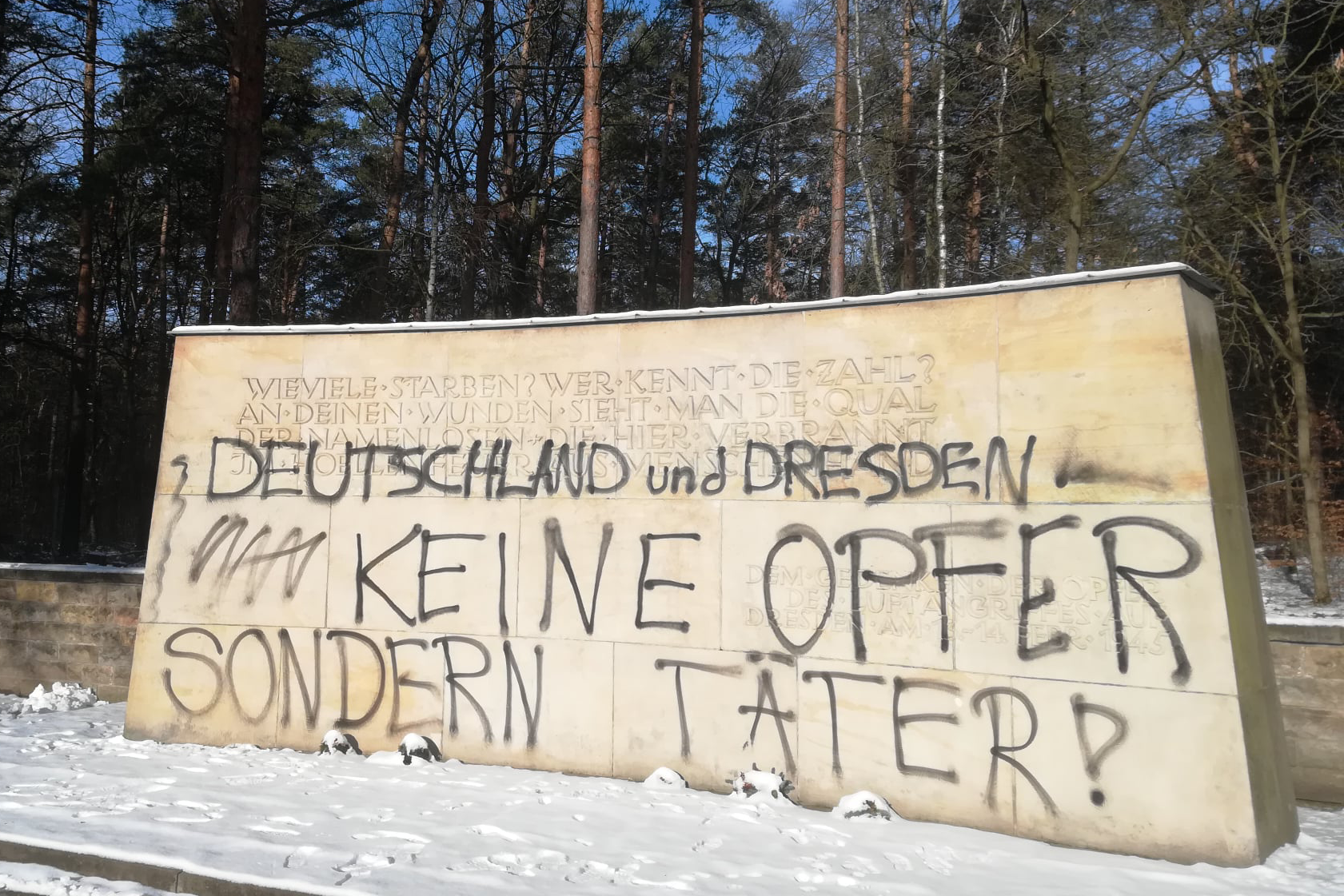 Graffiti-Schmierereien auf dem Dresdner Heidefriedhof